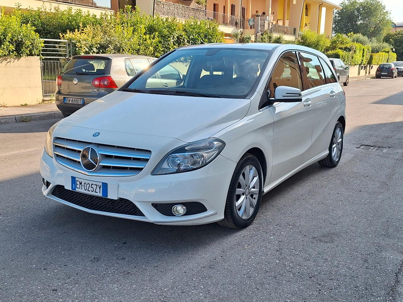 Mercedes-benz B 180 CDI BlueEFFICIENCY Executive NAVI TEL RETROCAMERA