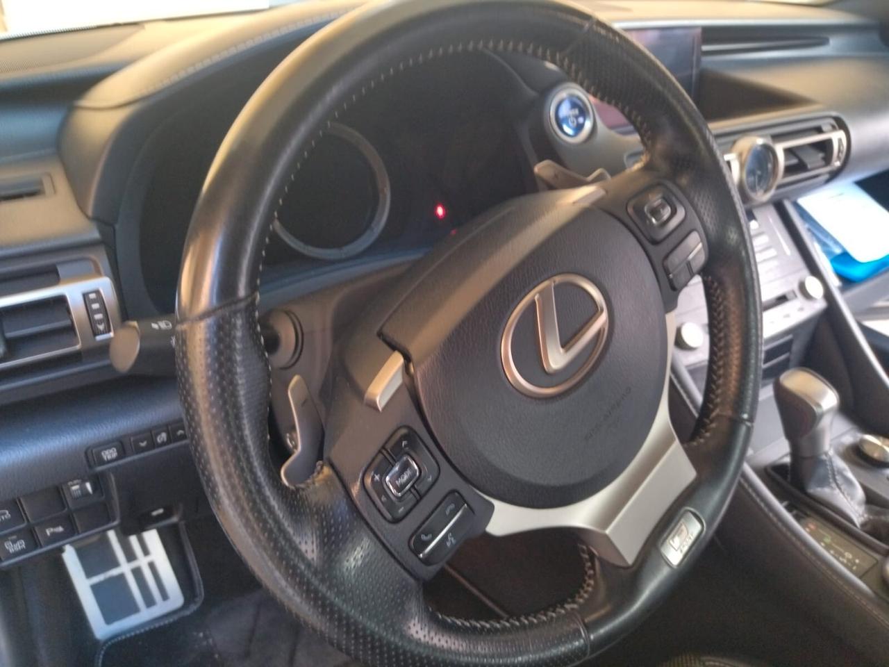Lexus RC 300h Hybrid F Sport