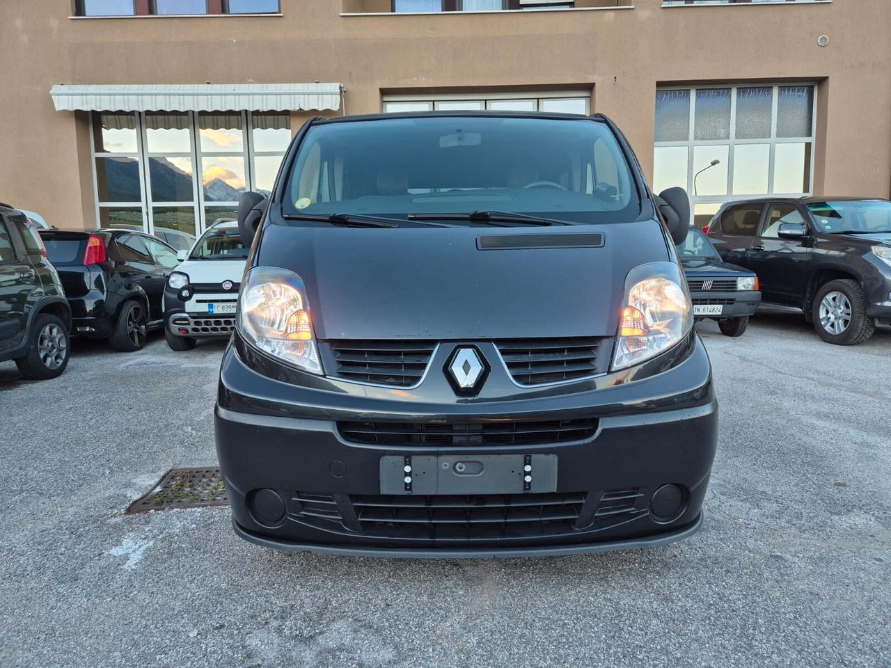 RENAULT TRAFIC 8 POSTI VERGLAST