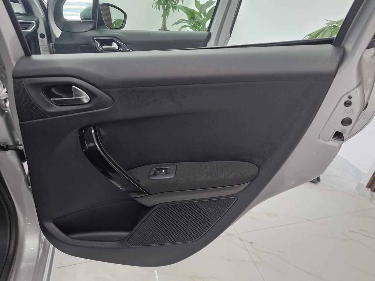 PEUGEOT 208 1.4 HDi 68CV ALLURE