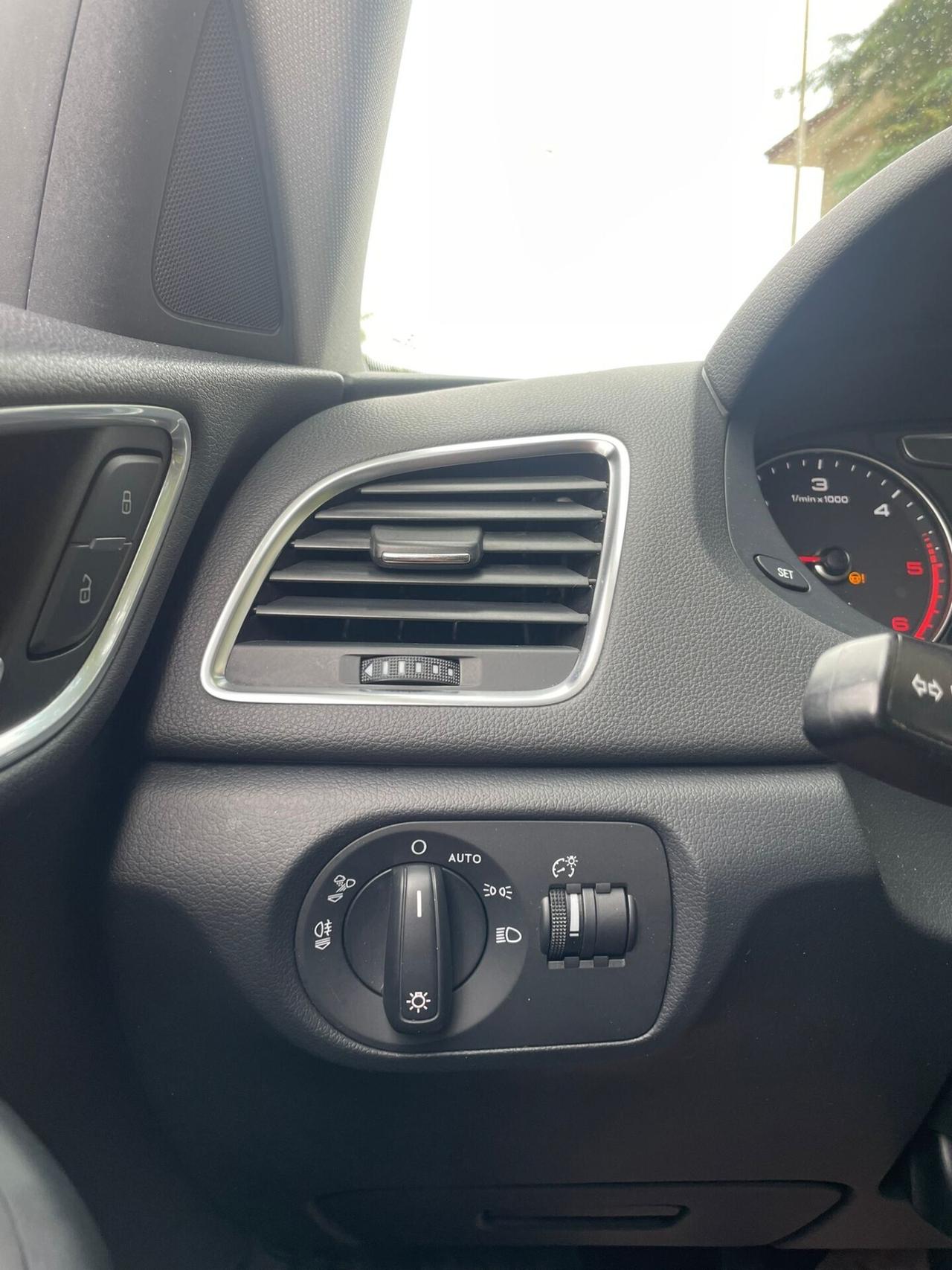 Audi Q3 2.0 TDI 120 CV S line Edition