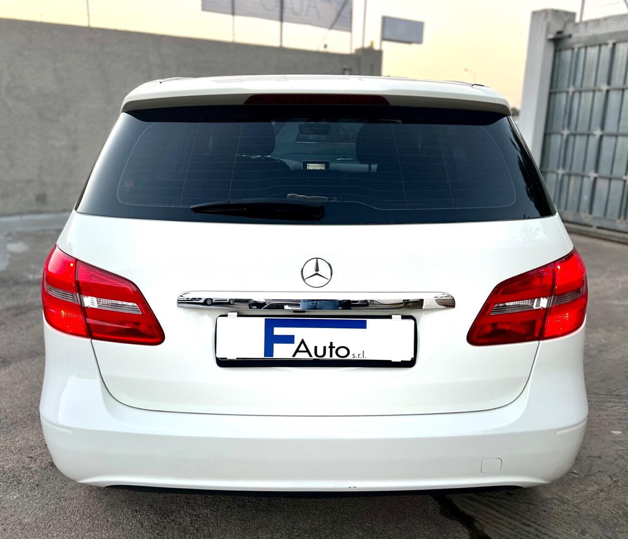 Mercedes-benz B 180 BlueEFFICIENCY Executive,TETTO APRIBILE,NAVIGATORE,RETROCAMERA,ecc.