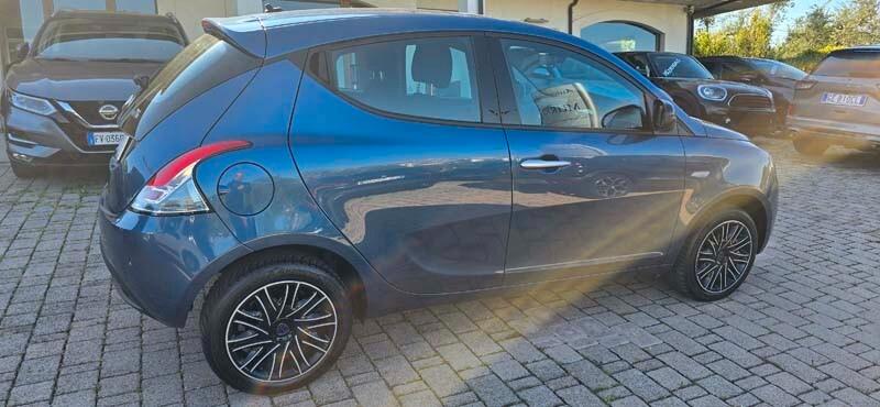Lancia Ypsilon 1.0 70cv Hybrid GOLD