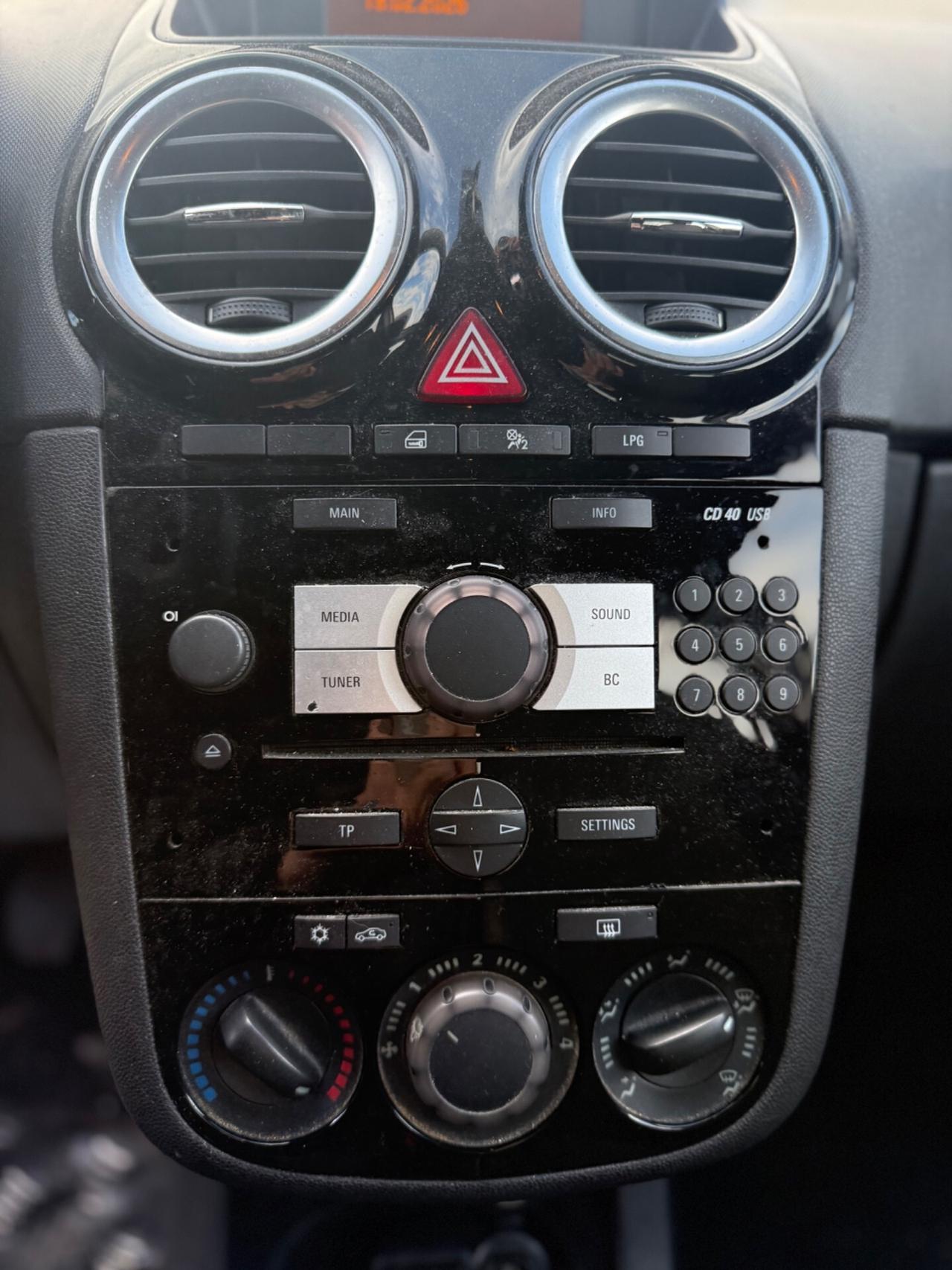 Opel Corsa 1.2 85CV 5 porte GPL-TECH Edition