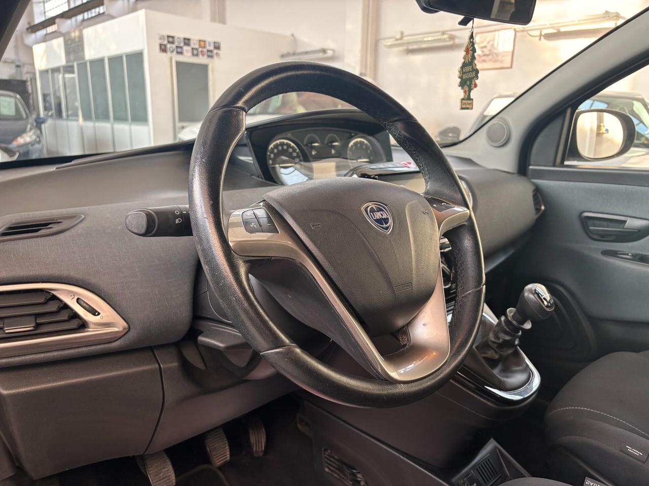 Lancia Ypsilon 1.0 FireFly 5 porte S&S Hybrid Gold