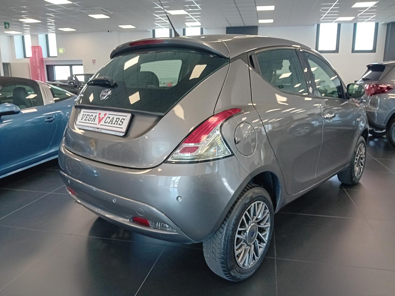 Lancia Ypsilon 0.9 TwinAir 85 CV 5 porte Metano Ecochic Gold REVISIONE BOMB 2029