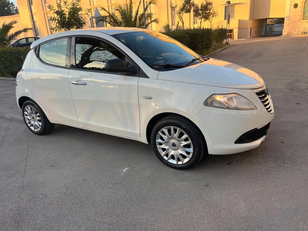 Lancia Ypsilon 1.2 69 CV 5p. Silver UsatoSicuro