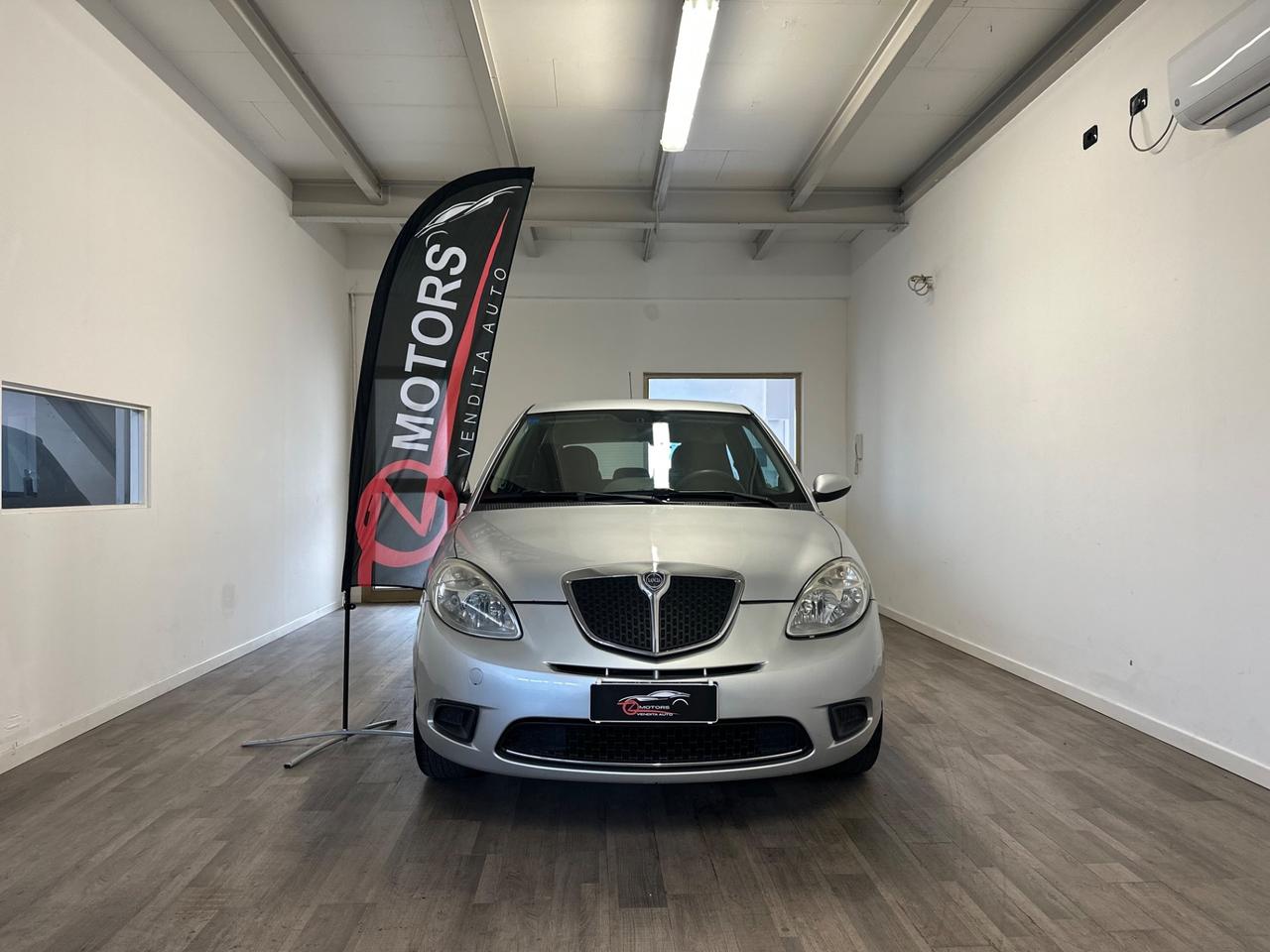 Lancia Ypsilon 1.2 Argento NEOPATENTATI