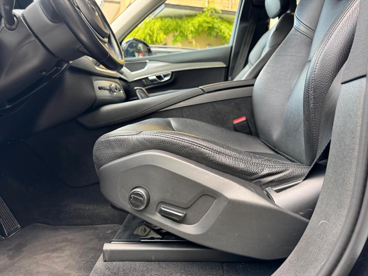 VOLVO XC90 B5 (d) AWD Geartronic 7 posti R-DESING
