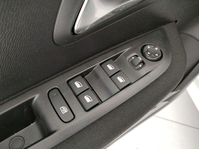 Peugeot 208 Hybrid 100 e-DCS6 Style
