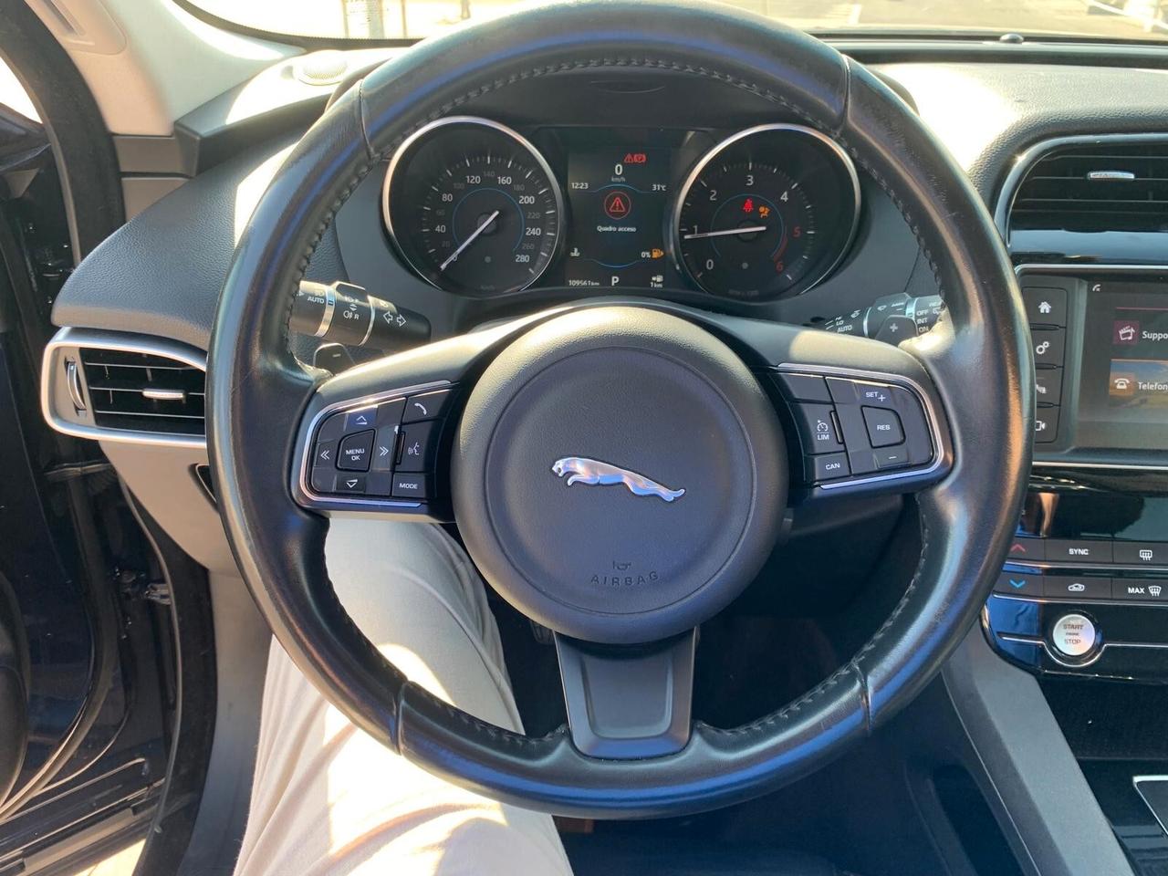 Jaguar F-Pace 2.0 D 180 CV AWD aut. R-Sport