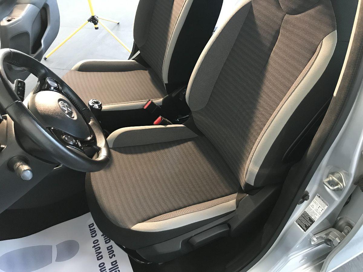 TOYOTA Aygo Connect 1.0 VVT-i 72 CV 5p. x-play