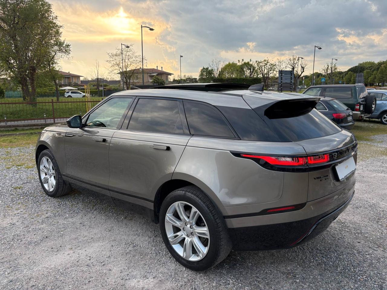 Range Rover Velar 2.0D I4 180 CV R-Dynamic HSE Tetto Aprile