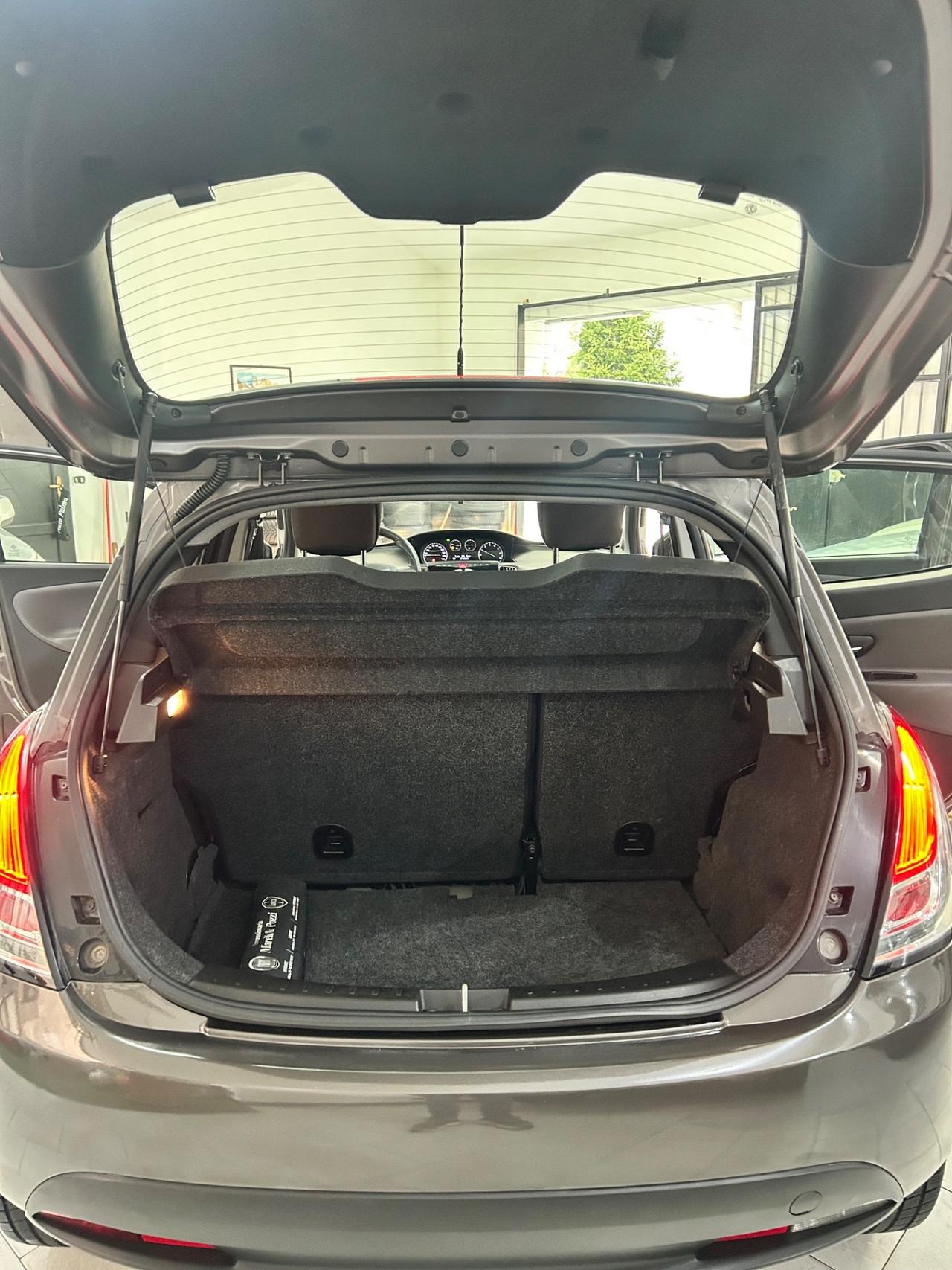 Lancia Ypsilon 1.2 69 CV 5 porte S&S Platinum