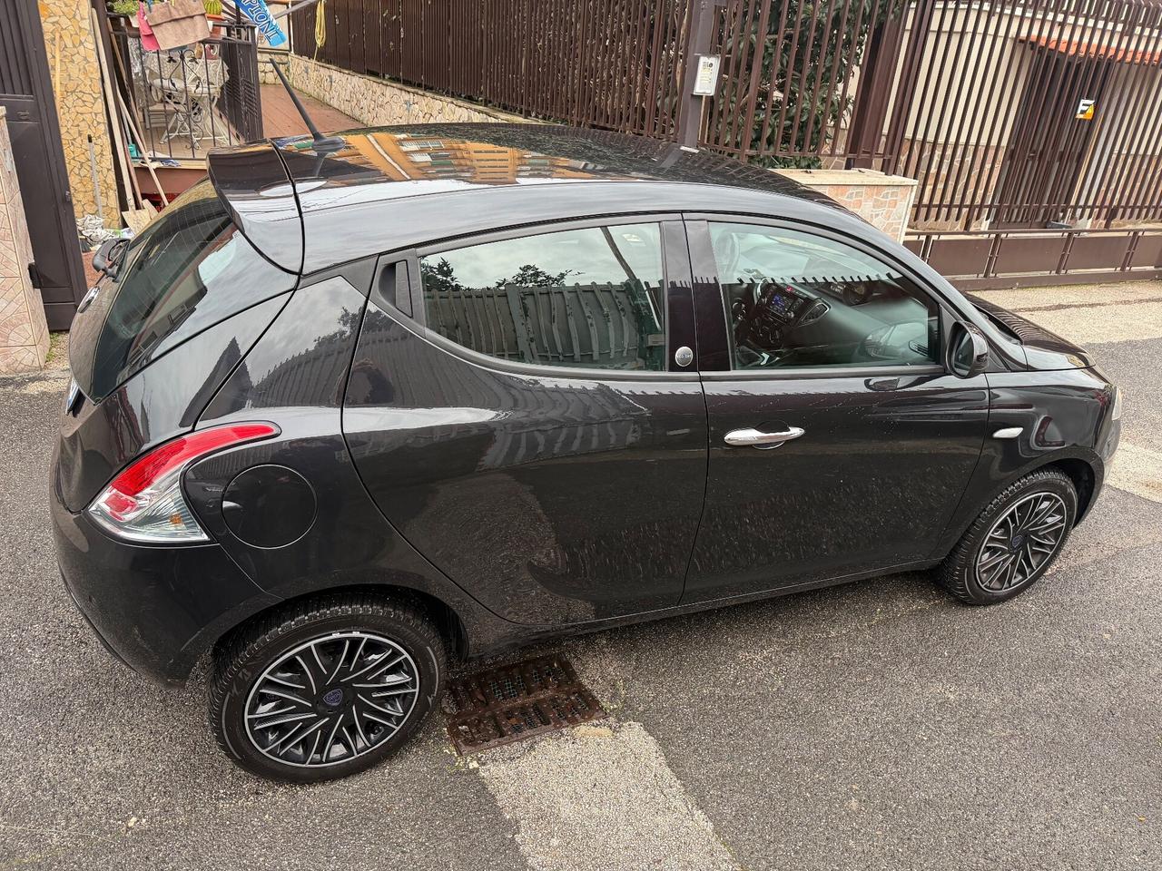 Lancia Ypsilon 1.2 5 porte GPL Ecochic Monogram