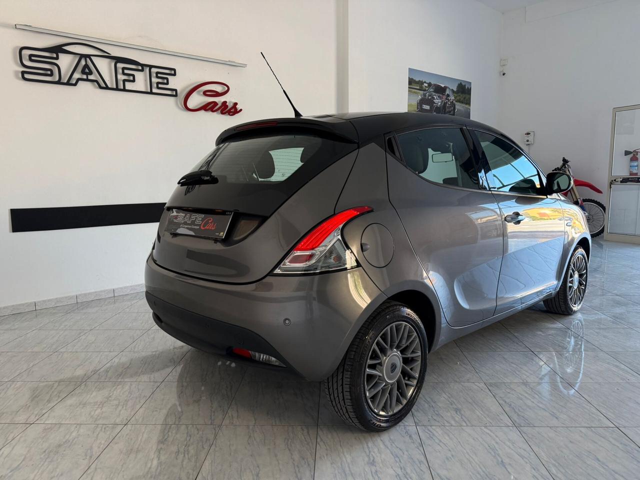 Lancia Ypsilon 1.2 69 CV 5 porte Silver