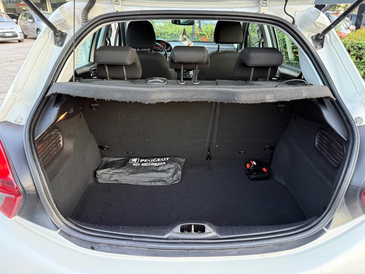 Peugeot 208 1.2i 82CV Allure 99.000Km NEOPATENTATI