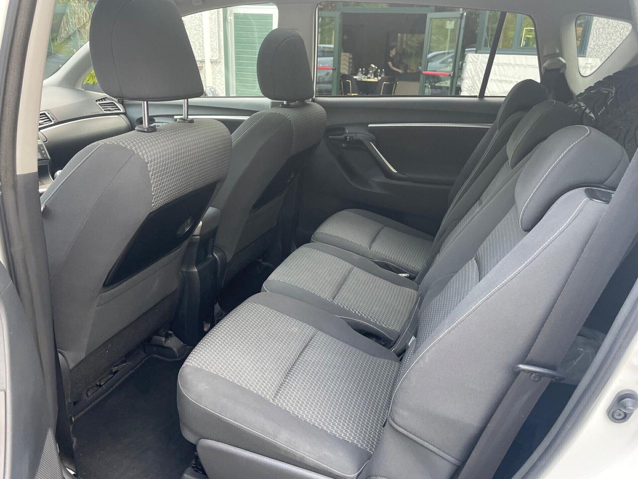 Toyota Verso 1.6 D-4D 7 posti*Tetto*Navi*Neopatentati*