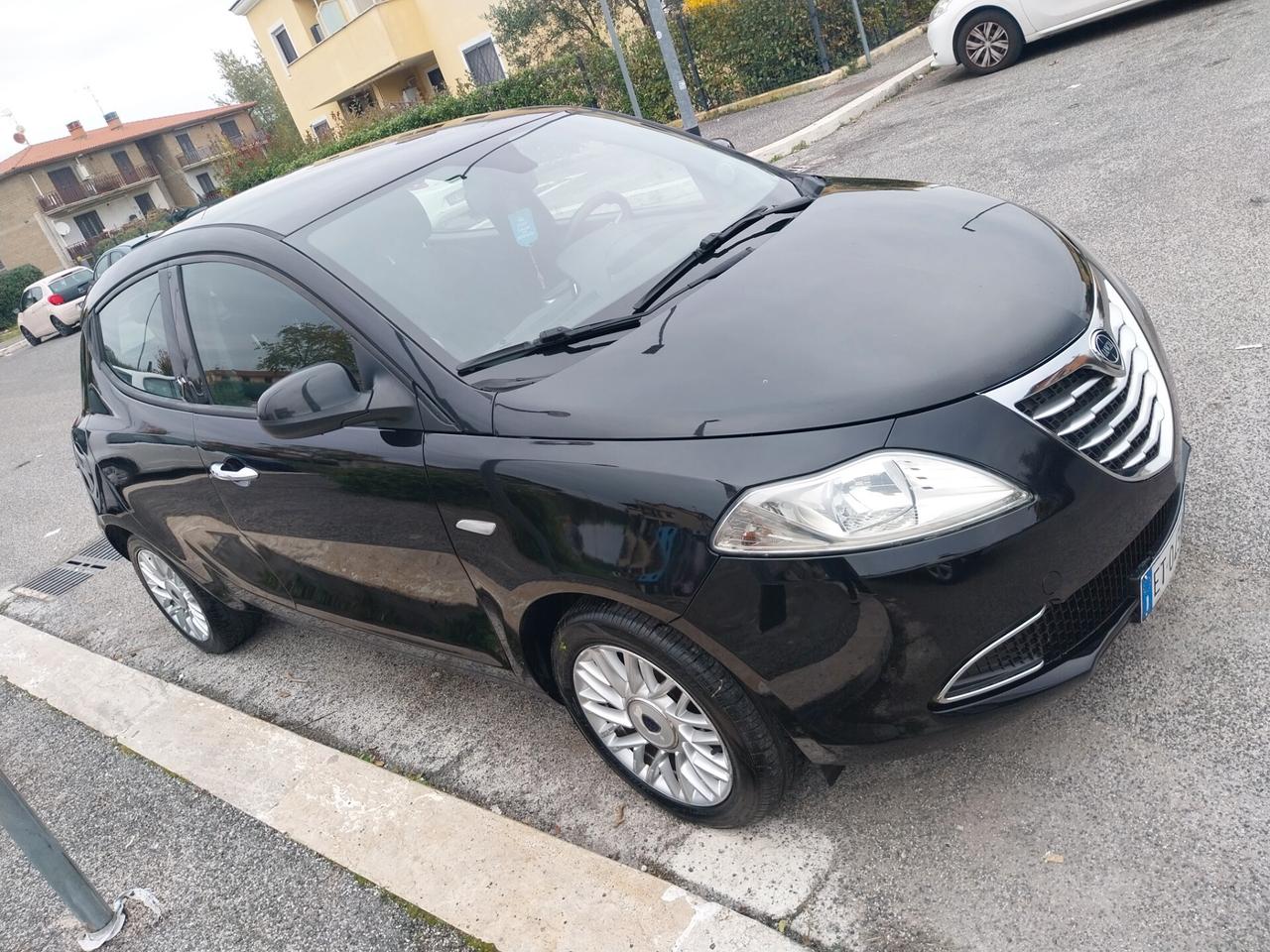 Lancia Ypsilon 1.2 69 CV 5 porte S&S Platinum