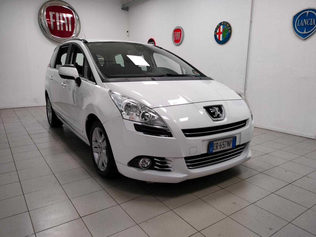 Peugeot 5008 1.6 e-HDi 115CV Stop&Start cambio robotizzato Allure