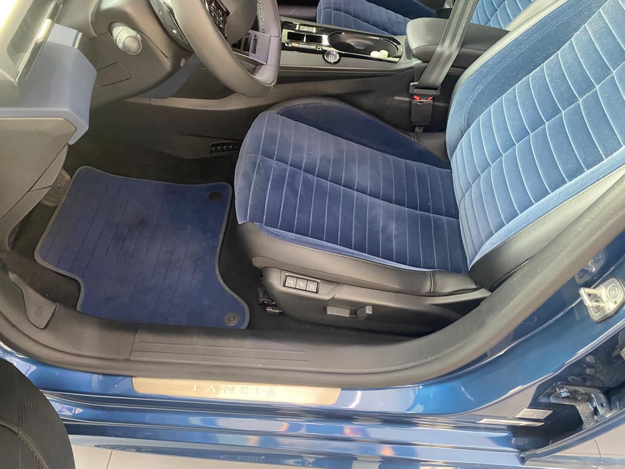 Lancia Ypsilon Hybrid e-DCT Edizione Cassina