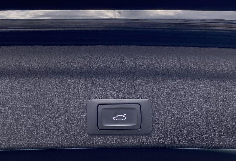 Audi Q3 SPB S Line interno ed esterno 2.0 TDI 150CV S-Tronic 35