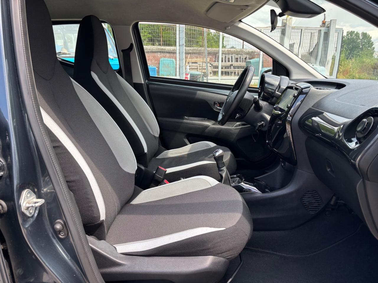 Toyota Aygo 1.0 VVT-i 69 CV 5 porte x-black TSS