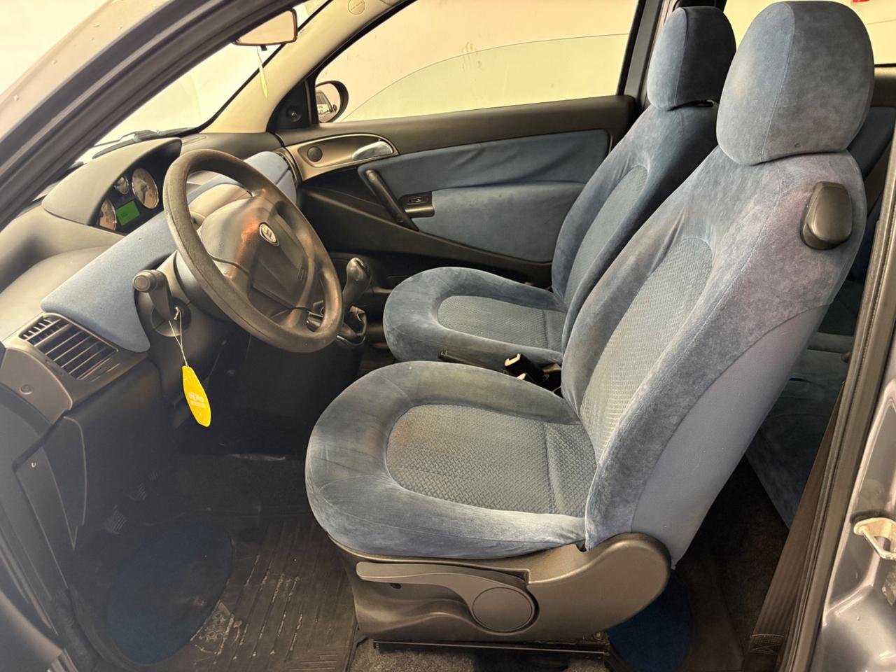 Lancia Ypsilon 1.3 MJT 75 CV Platino