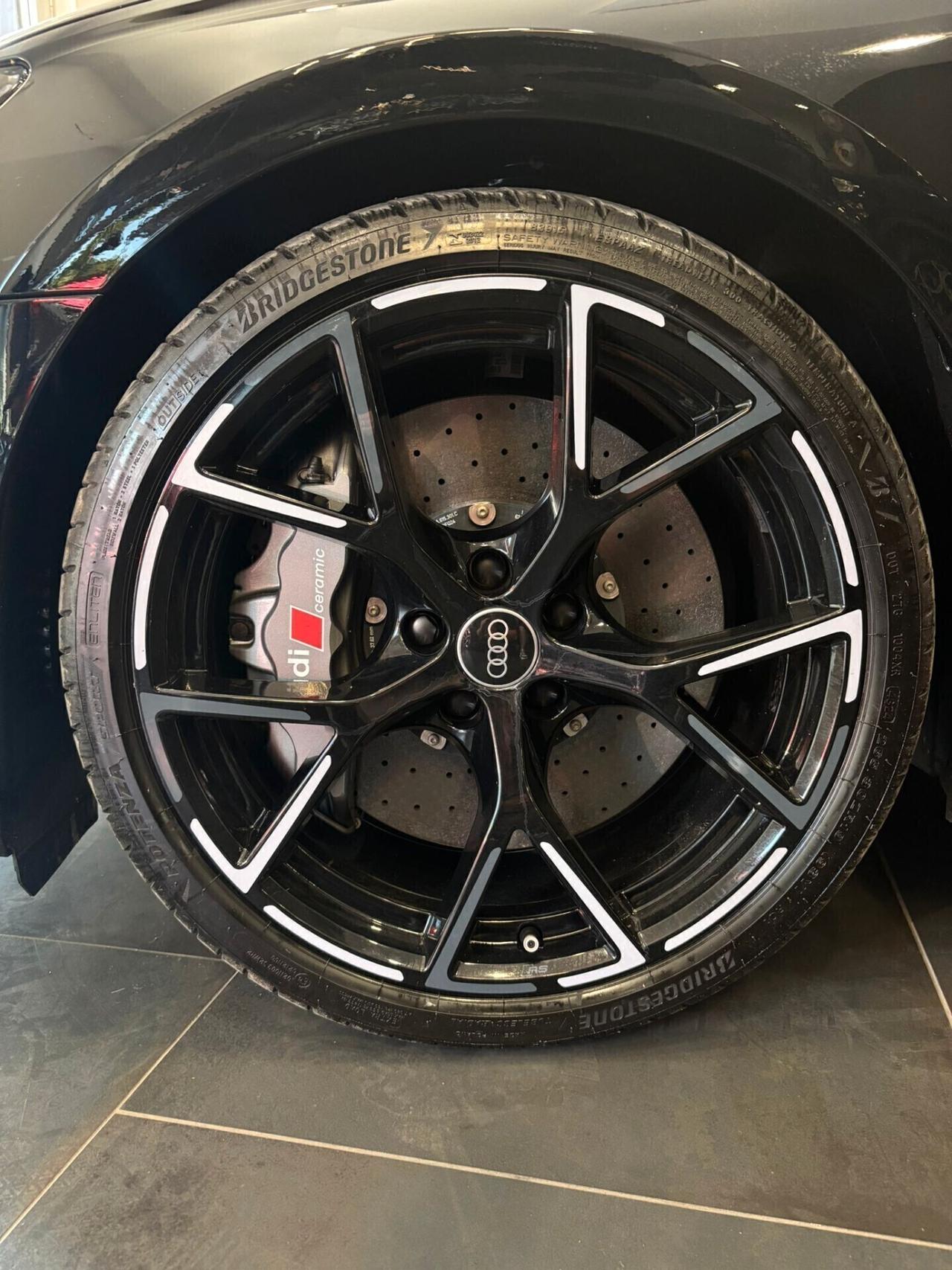 Audi RS3 quattro S tronic