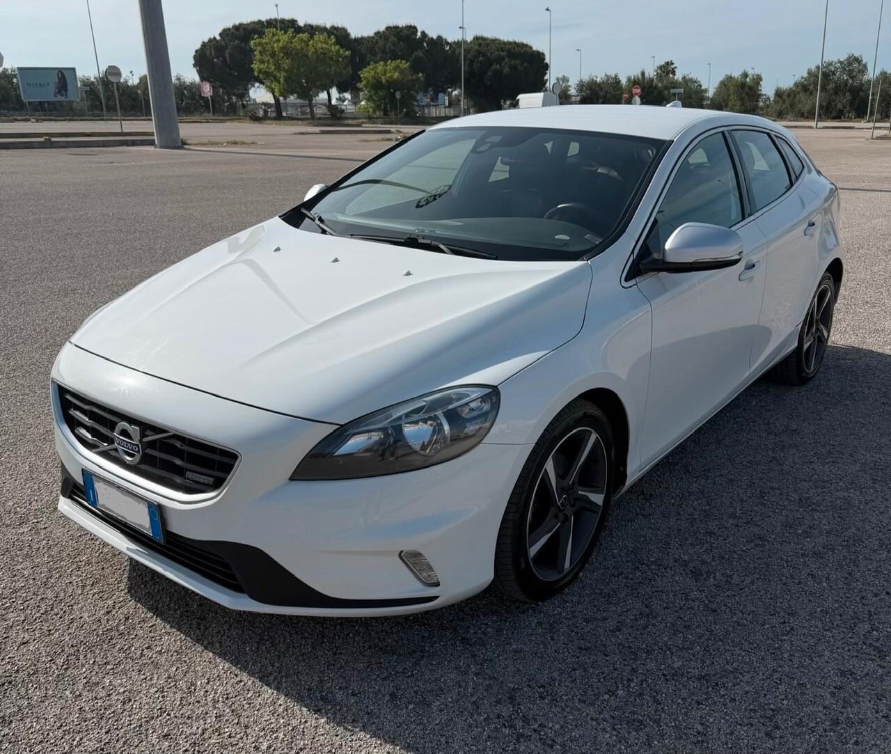 Volvo V40 D2 1.6 R-design Kinetic