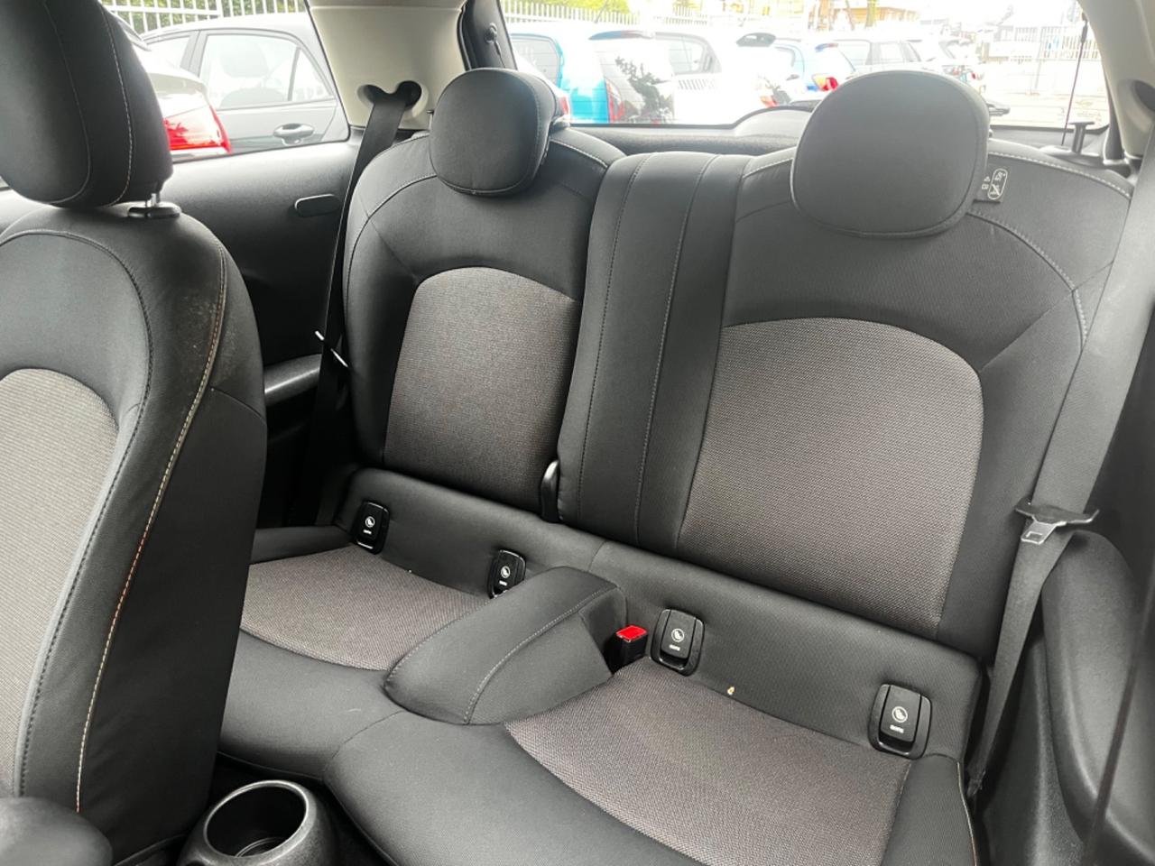 Mini 1.5 Cooper D- 95000km AUTOMATICA