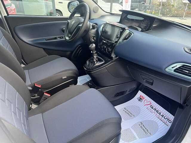 Lancia Ypsilon 1.0 FireFly 5 porte S&S Hybrid Platino