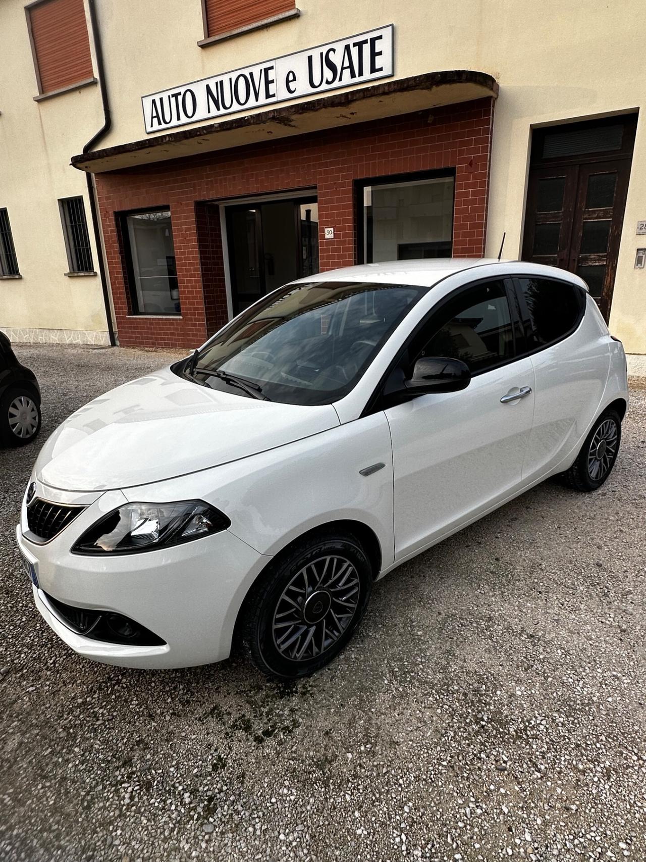 Lancia Ypsilon 1.0 FireFly 5 porte S&S Hybrid Platino