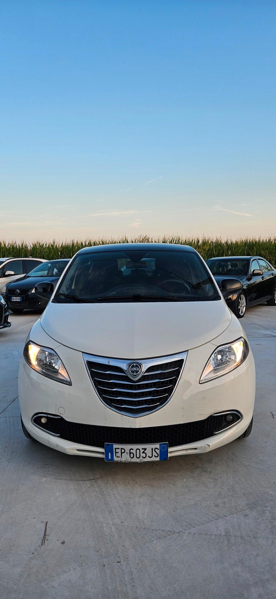Lancia Ypsilon 1.2 69 CV 5 porte GPL Ecochic Silver