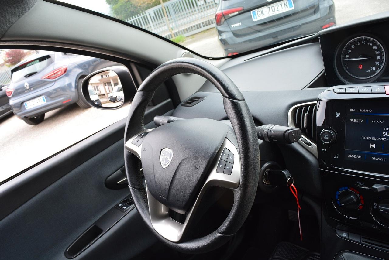 Lancia Ypsilon 1.0 FireFly 5 porte S&S Hybrid Ecochic Gold