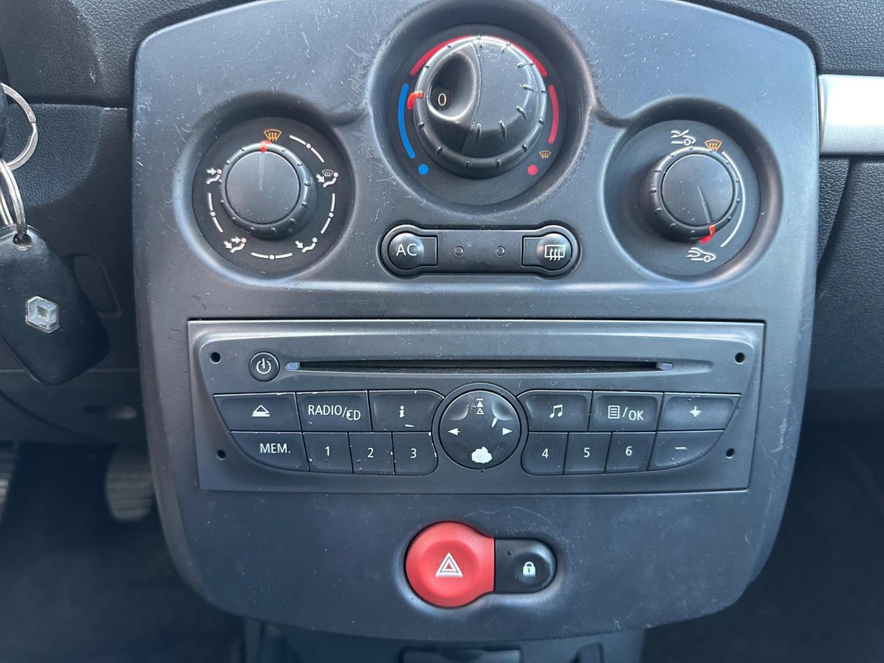 Renault Clio 1.2 16V 5 porte BENZINA NEOPATENTATI