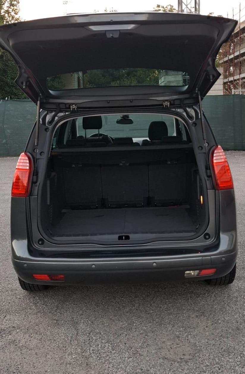 Peugeot 5008 1.6 HDi 112CV cambio robotizzato Tecno