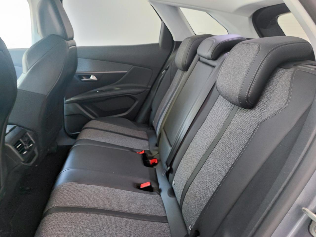 Peugeot 3008 BlueHDi 130 S&S EAT8 Active