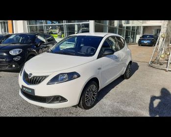 Lancia Ypsilon NUOVA My23 1.0 Firefly 70 CvStartstop Hybrid Gold Plus