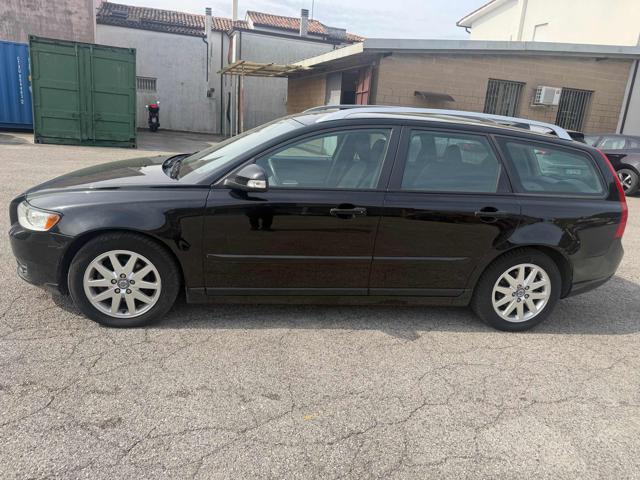 VOLVO V50 D2 R-design senza nessun lavoro da fare