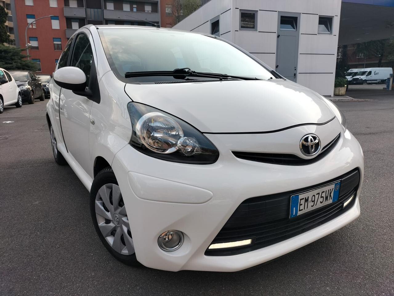 Toyota Aygo 1.0 VVT-i 69 CV 5 porte x-cool MMT