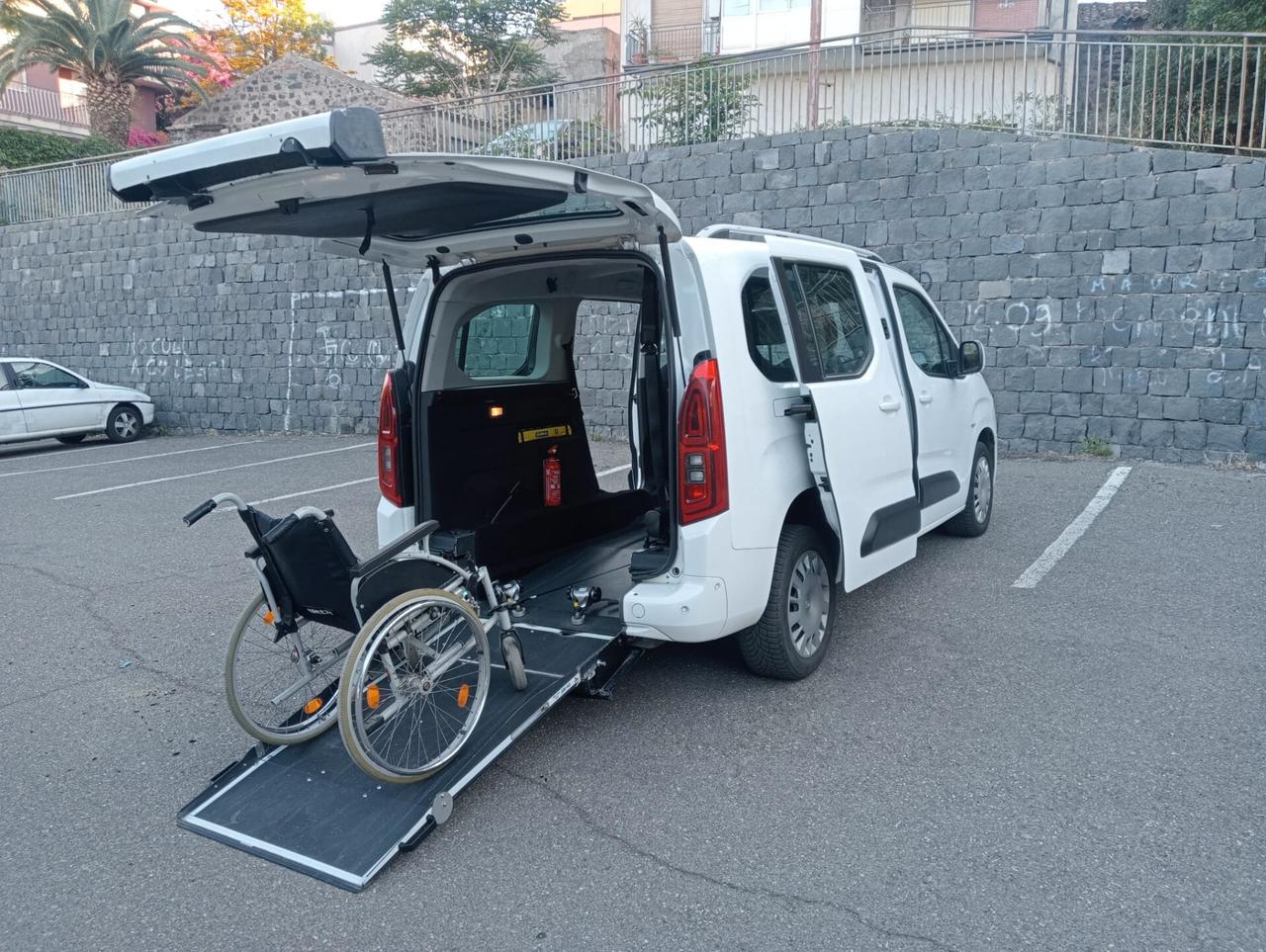 Opel Combo Life Pianale ribassato con rampa disabili in carrozzina