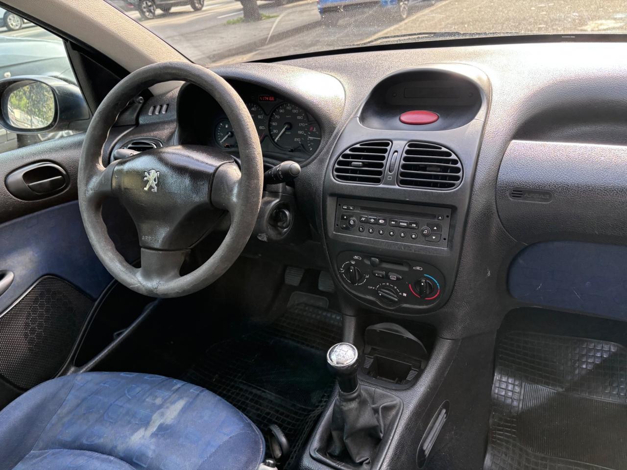 Peugeot 206 1.1 3p. XR