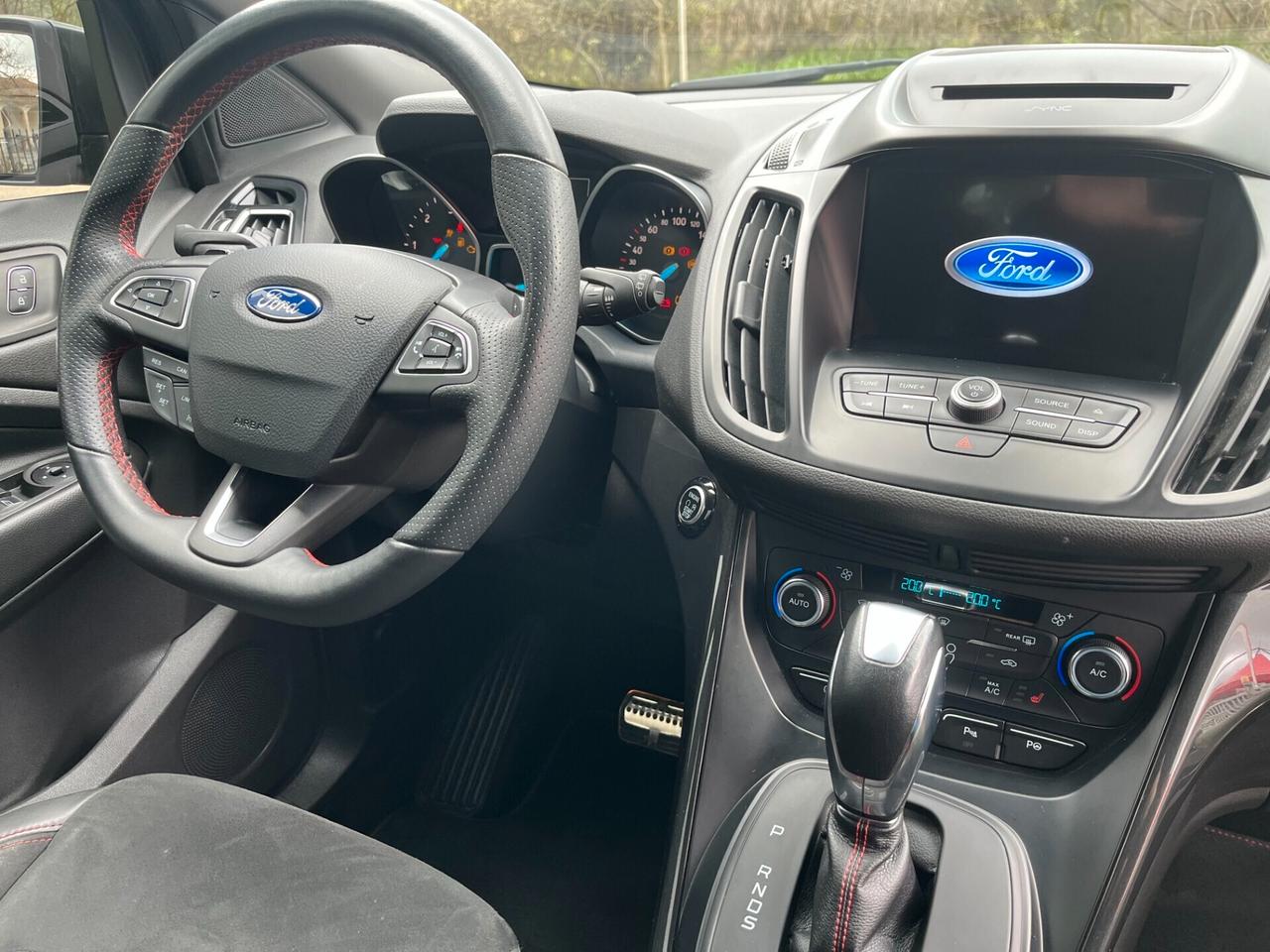 Ford Kuga 2.0 TDCI 150 cv 4WD Powershift ST-Line