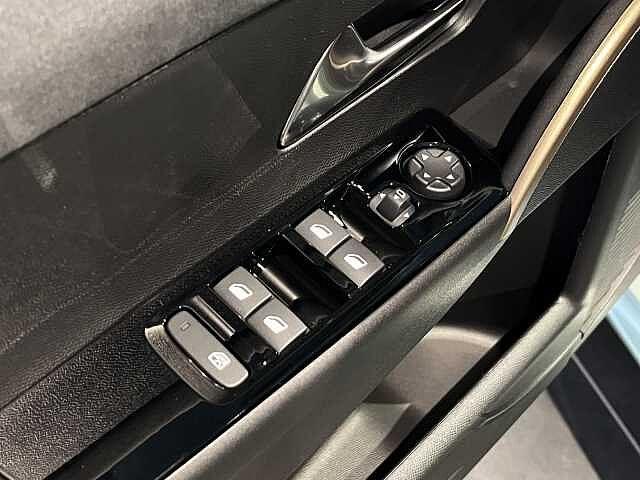 Lancia Ypsilon 1.2 Hybrid e-DCT LX