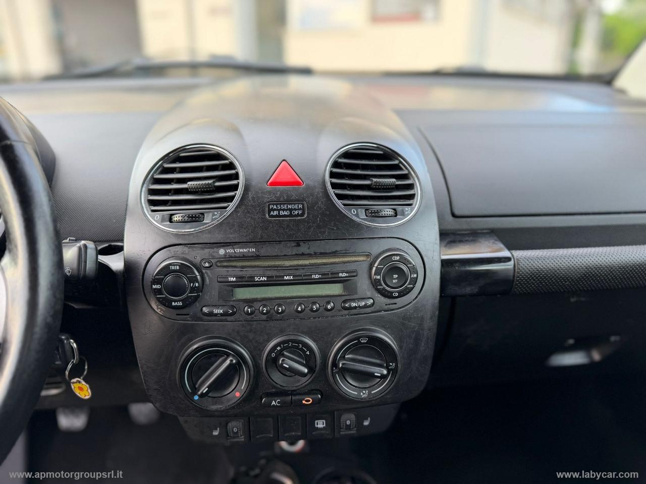 VOLKSWAGEN New Beetle 1.4 16V Cabrio