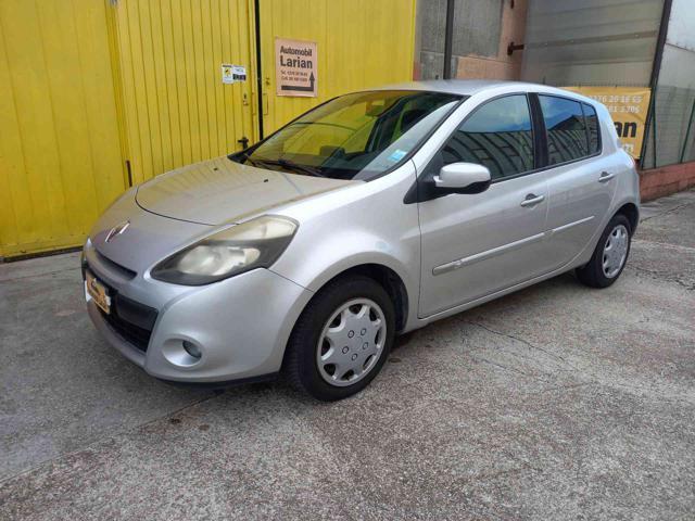 RENAULT Clio 1.2 16V 5 porte Luxe neopatentati