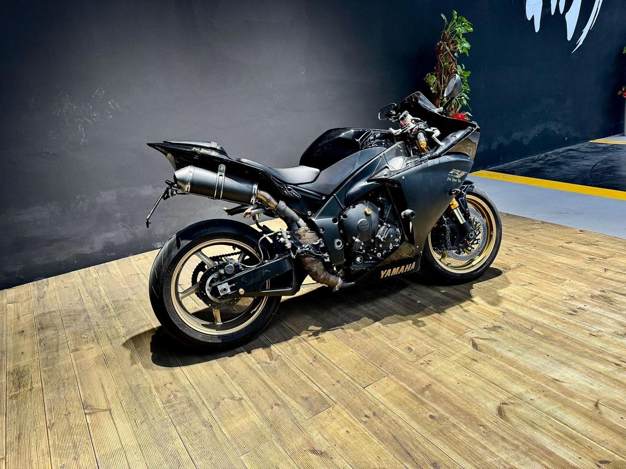 Yamaha YZF R1 BIG BANG R1