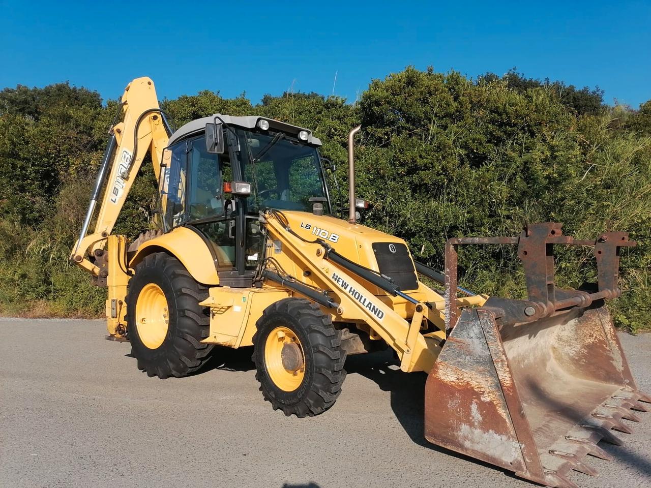 Terna Seminuova New-Holland LB110 B