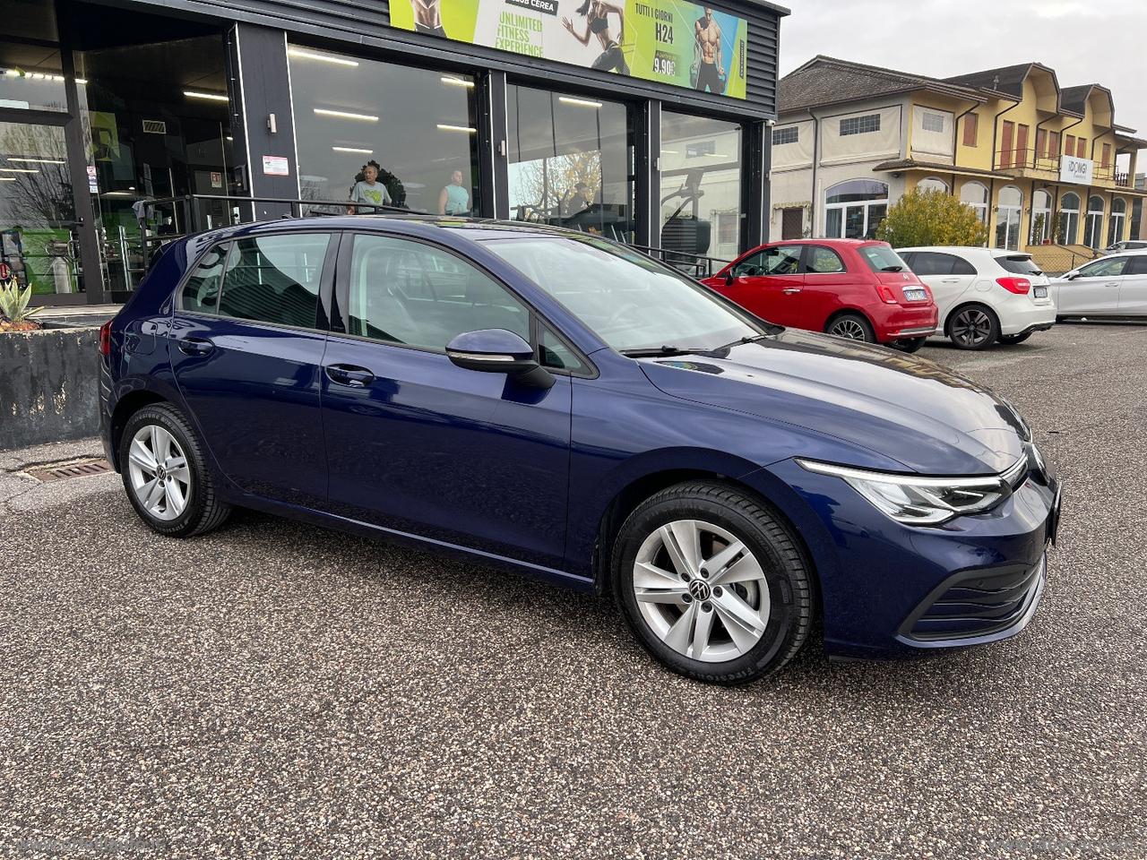 VOLKSWAGEN Golf 2.0 TDI DSG SCR Life IVA DEDUCIBILE